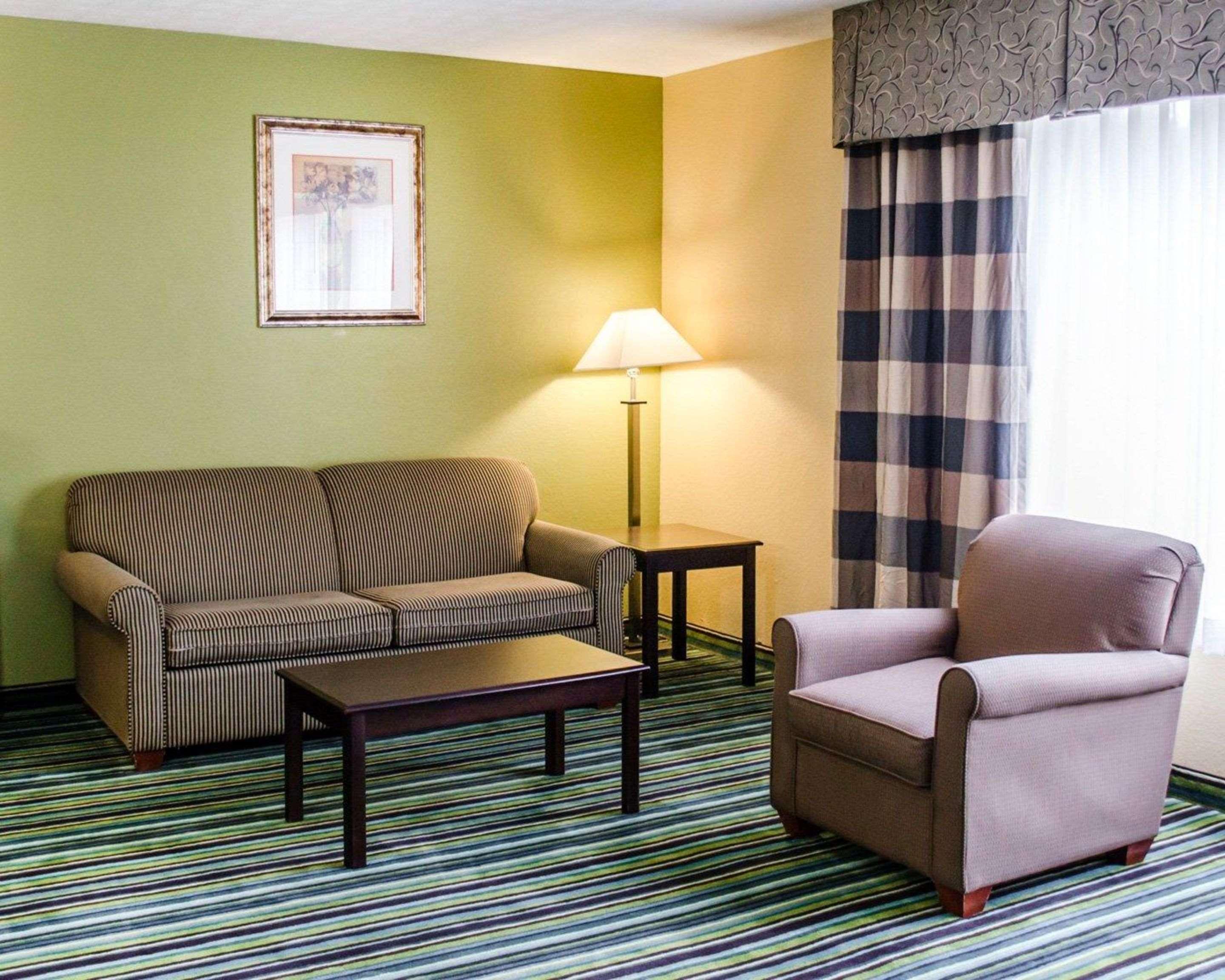 Quality Inn & Suites Medina - Akron West Exterior foto